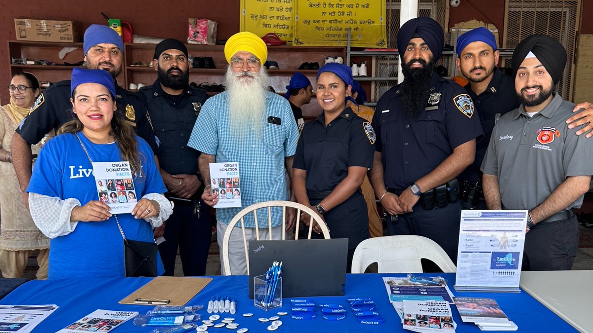 LiveOnNewYork's tweet photo. LiveOnNY is honored to have been welcomed by the Sikh Officers Association at the Sikh Center of New York. Thanks to Sergeant Navdeep Singh and Officer Anmol Singh for advocating for organ donation in the Sikh Community. Together, we make a difference! #LiveOnNY #OrganDonation https://t.co/QyG9xfGn30
