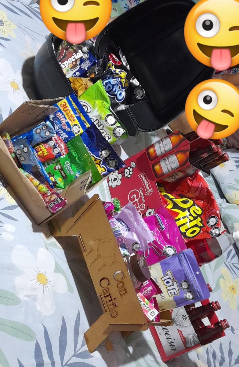 johalex24's tweet photo. Pijamada de colores ❤🖤🤍💗 la pasamos super rico @Albertyzeta @Osa_Eros @WA_SW07 🫦😈👅 https://t.co/VRziLoHkfd