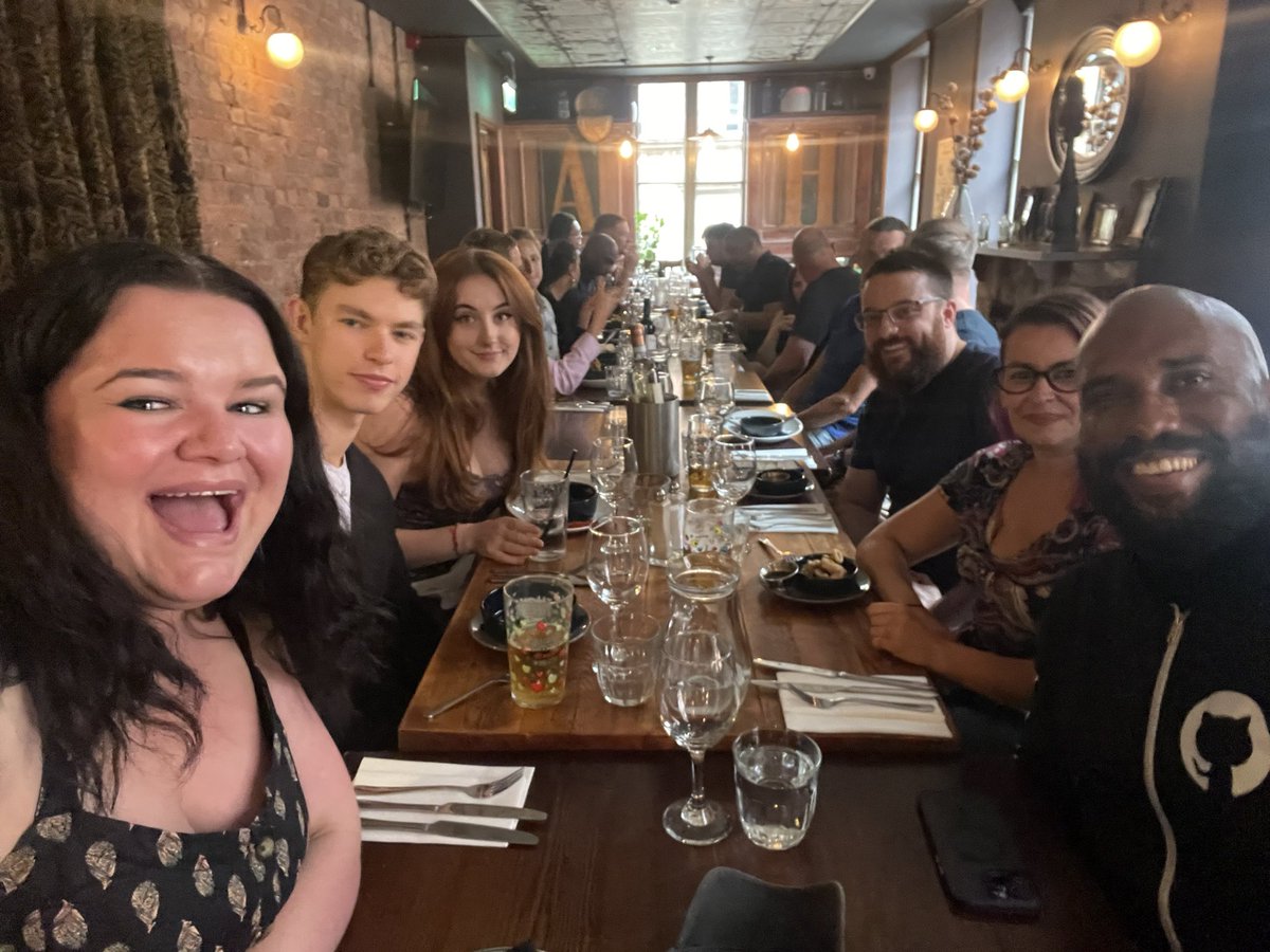 mcrdevcon's tweet photo. Amazing time at the #SpeakerDinner before the conference kicks off tomorrow! @anjuan @kelseyhightower @inclusively_amy https://t.co/CAevaXvWpw