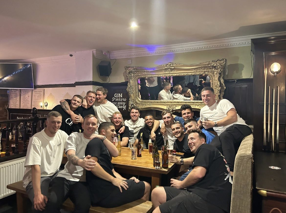 What a team, what a night ❤️🖤 #DrumUtd