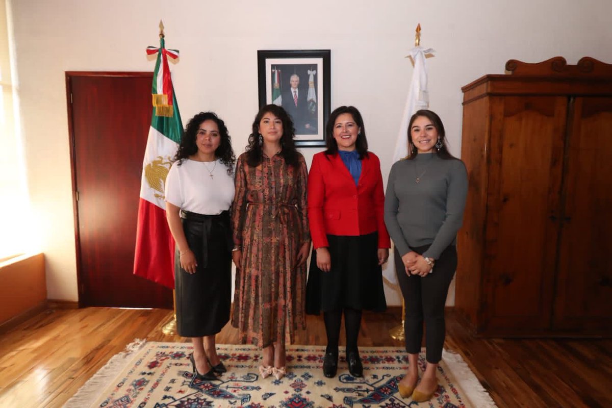 ivetiga's tweet photo. Por instrucciones del Gobernador @alfredodelmazo, tomé protesta a la Mtra., Alejandra Guerra Juárez, como Subsecretaria de Turismo.

Le deseo el mayor de los éxitos en esta encomienda. https://t.co/fYw32ygFSs