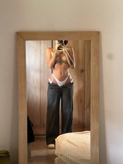 Rt y lo subo sin censurar (.)(.)   https://t.co/iBSZit6EpO https://t.co/HKPnzLYGqZ