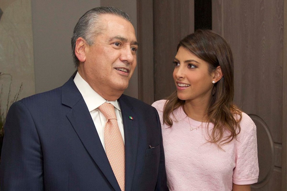 AntiTelevisaMx's tweet photo. La justicia en Andorra cita a los corruptos Manlio Fabio Beltrones y a su hija Sylvana Beltrones, para que se presenten a declarar por lavado de dinero. Sylvana habría ocultado 10,4 millones de dólares. "Periodistas" como Ciro y Dóriga están ocultando está noticia. ¡MISERABLES! https://t.co/OJ5nofZaob