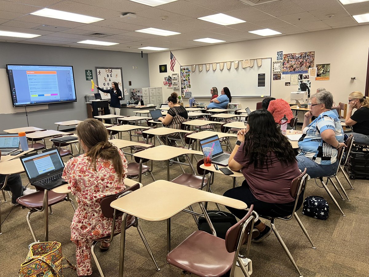 LuckyMcCusker's tweet photo. More amazing SSS Summer Seminar sessions with ULS, Social Emotional SDI and Early Childhood - Ready to Write!   @TriciaVGraham @DVUSD @DrFinchDVUSD https://t.co/IBO3hScdMM