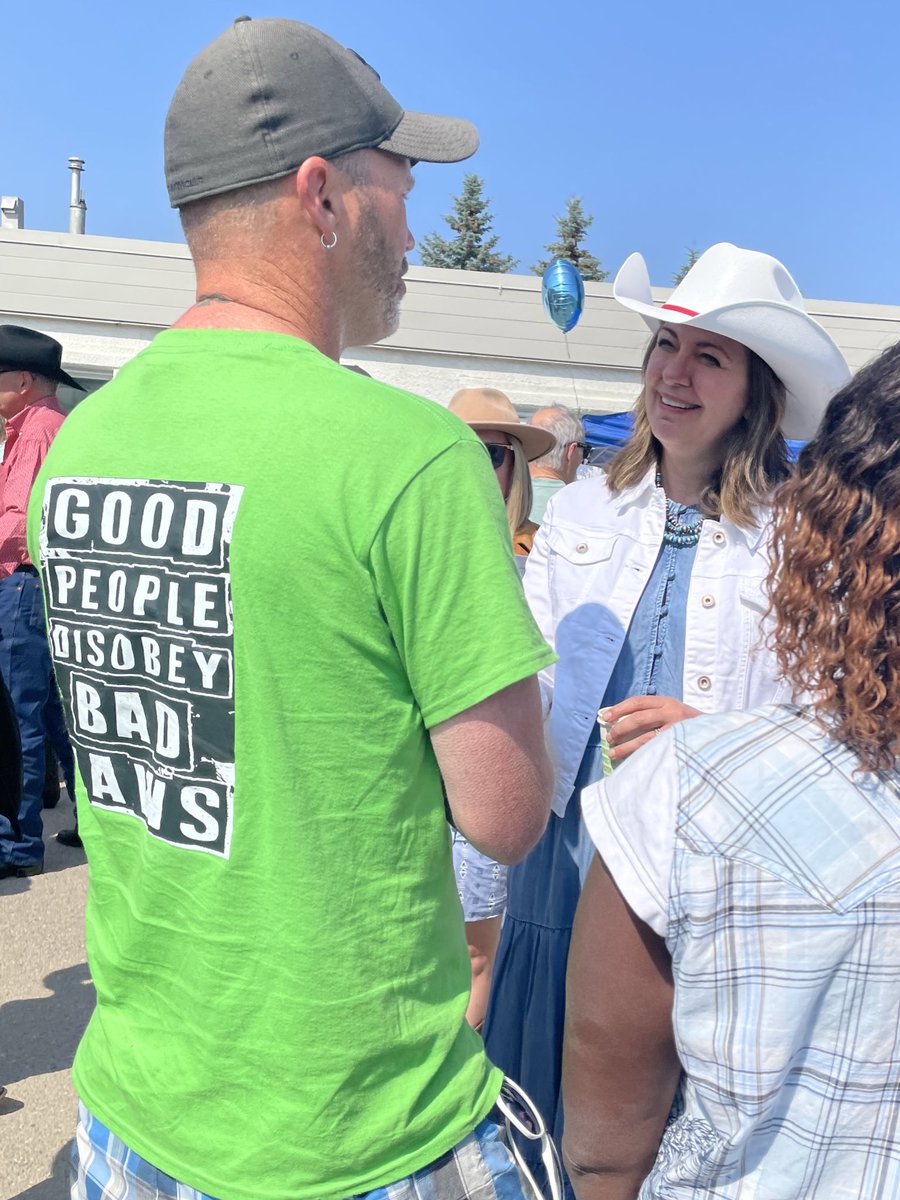 NEW: After a controversial photo lands Premier Danielle Smith in hot water, her office says she didn't read the shirt — which says 'Straight Pride' and to thank a straight person for your existence —and she doesn't agree with it. #abpoli #ableg #Alberta #cdnpoli FULL STATEMENT: