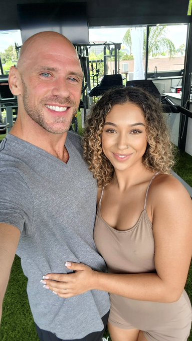 I&rsquo;m so lucky I got to meet @JohnnySins 🤩 he&rsquo;s so busy working so many careers but this time he was my<a class="tags" href="/tag/johnnysins">@johnnysins</a>