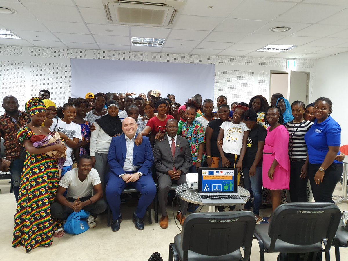 Christo25368370's tweet photo. This morning we launched the drainage cleaning cash based intervention for returnees in collaboration with @FCC_Freetown 10 days of cleaning with 50 returnees. #cleanfreetown
Thanks to π«π· &πͺπΊ@IOMSierraLeone @IOM_MECC https://t.co/63FBHfPu0T