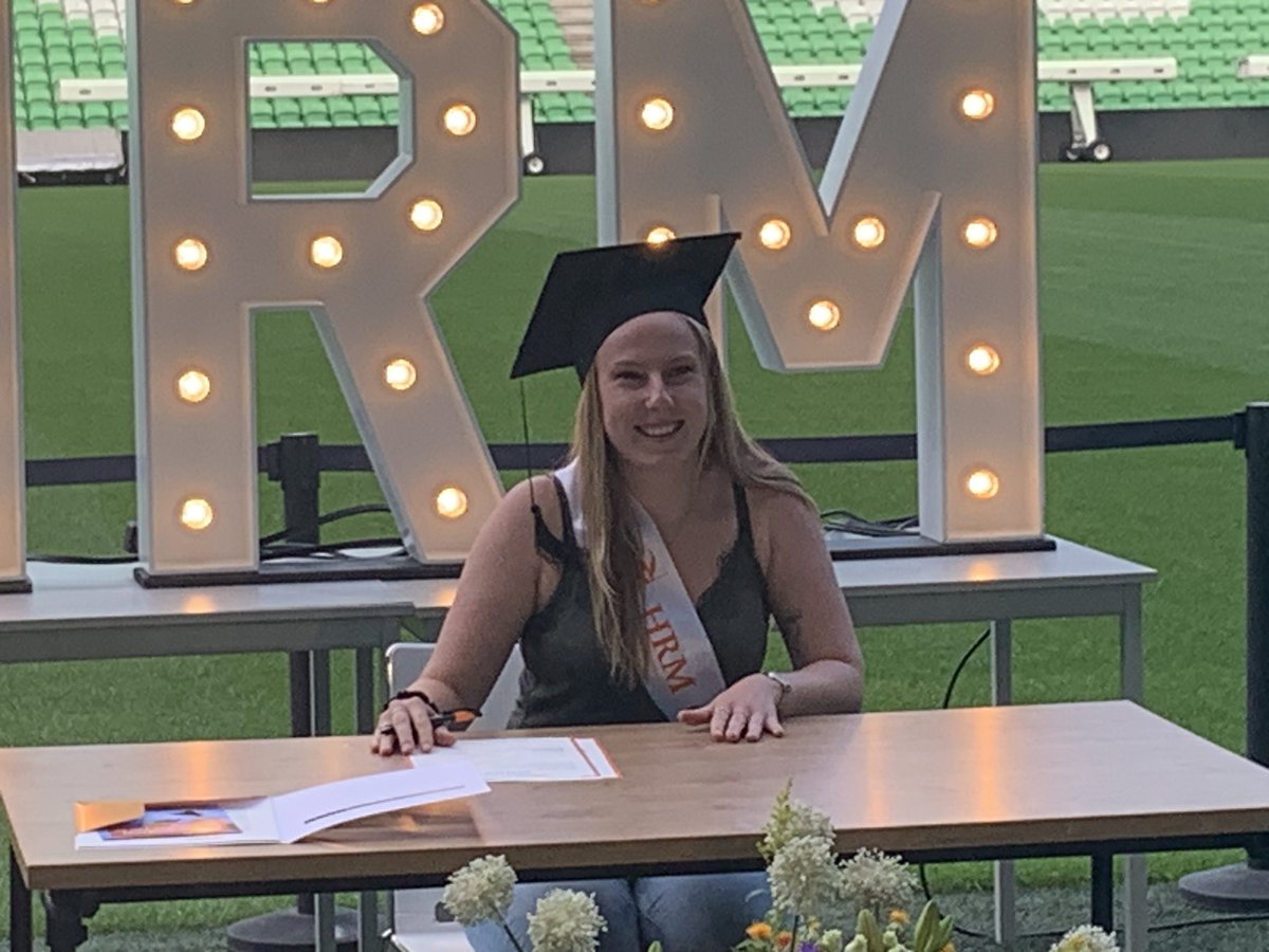 Eline afgestudeerd! Diploma HRM aan de Hanze. Topper 👍