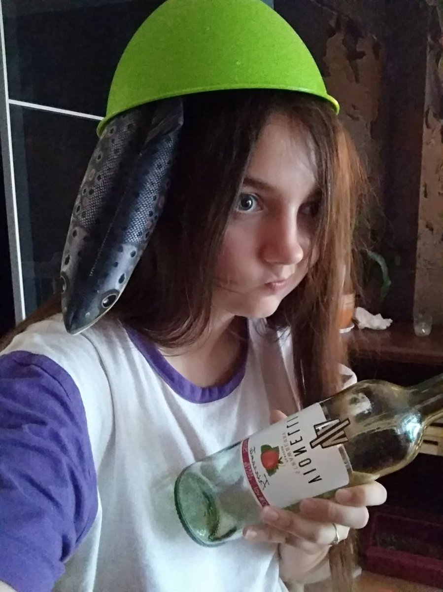 25 just like my IQ 🐻
*pic and age chain 
They didn't wanted to let me into the horror movie marathon without my parent consent lately 😂