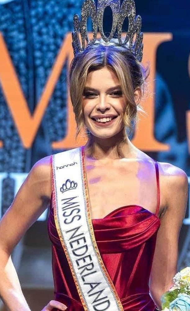 EsercitoCrucian's tweet photo. Il punto non è se aveva il cazzo.

Ma che fa cagare.

#MissOlanda https://t.co/xyGfQyQ6mv