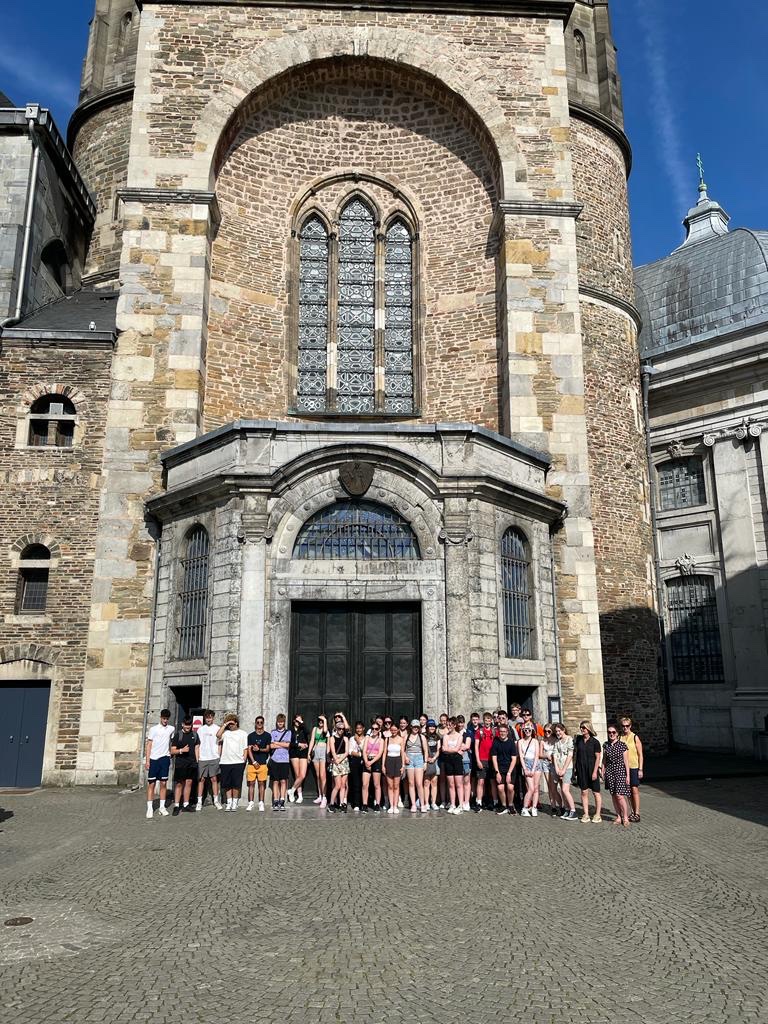STMMFL's tweet photo. Viele Grüße aus Aachen! The Rheinland Trip has arrived safely and we have been exploring Aachen this afternoon! ☀️ 😎 🇩🇪 https://t.co/0hXn0iJGUz