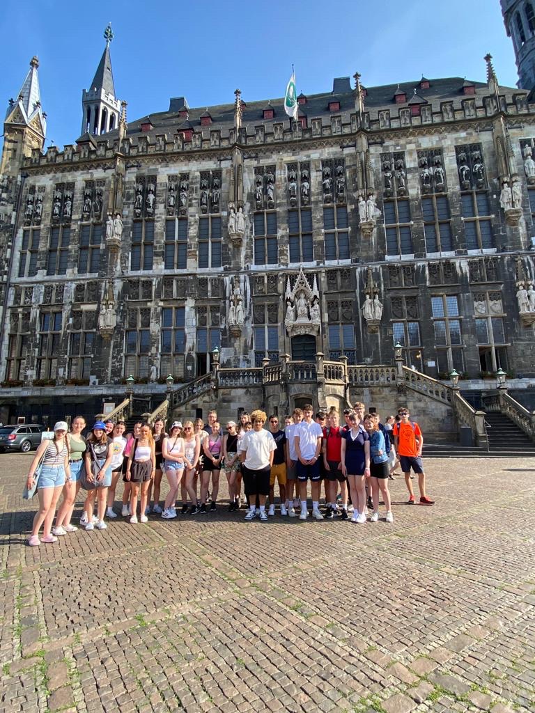 STMMFL's tweet photo. Viele Grüße aus Aachen! The Rheinland Trip has arrived safely and we have been exploring Aachen this afternoon! ☀️ 😎 🇩🇪 https://t.co/0hXn0iJGUz