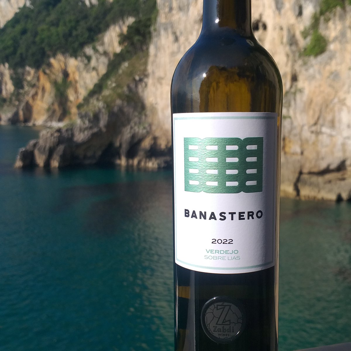 BANASTERO VERDEJO 2022 ya disponible!
Vino de Toro, viña de 55 años, verdejo, pie franco, secano
Varios meses sobre sus lias, ligero toque de roble frances y de acacia
Muy aromatico, fresco, divertido, sin complicaciones, muy disfrutable
#zabdiwines #banastero #winelover #verdejo