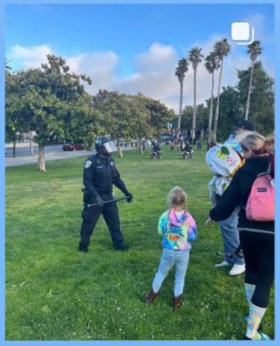 decadimitry's tweet image. A tale of two events. Same girl, before and after the police showed up to make things safe.
In one photo you have a group of thugs violently taking over a park, in the other you've got some friendly skaters stopping everything so a little girl in a unicorn helmet can participate.