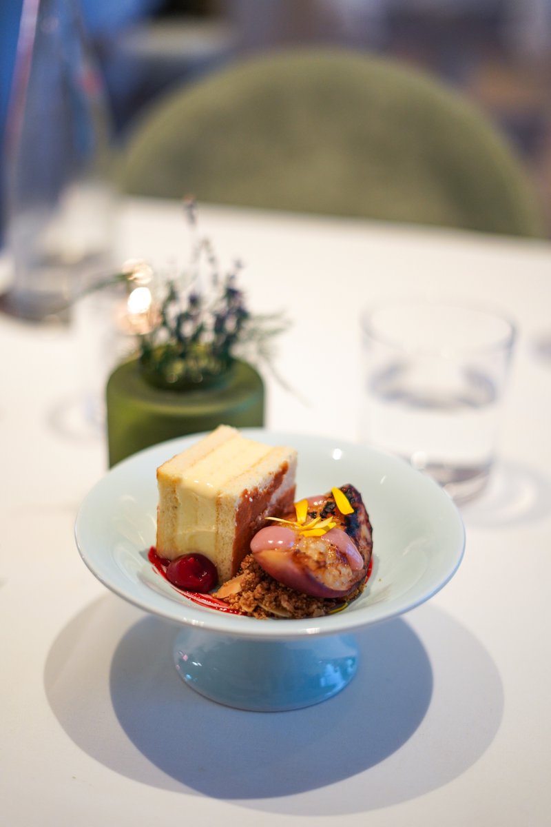 Versantehotel's tweet photo. Feast your eyes on some of the mouthwatering dishes that await at Acre Through the Seasons throughout Series 2, a menu release inspired by Farms, Vineyard &amp; Harvest. Read more about the experience in this @purplechives blog post: https://t.co/ACz5MA1Zu4

[📸: @purplechives] https://t.co/lVGlWISY4Z
