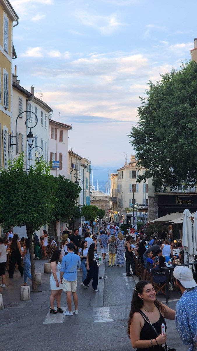 DavidSGingras's tweet photo. @mindfullyemily I worked in law firms for many years until I realized something - I was allowed ONE week of vacation per year, so if I worked for 52 years, I'd experience one actual year of freedom.

I quit shortly thereafter and never regretted it.

** Written while on vacation in France 🇫🇷 https://t.co/jWYW7iyOzJ