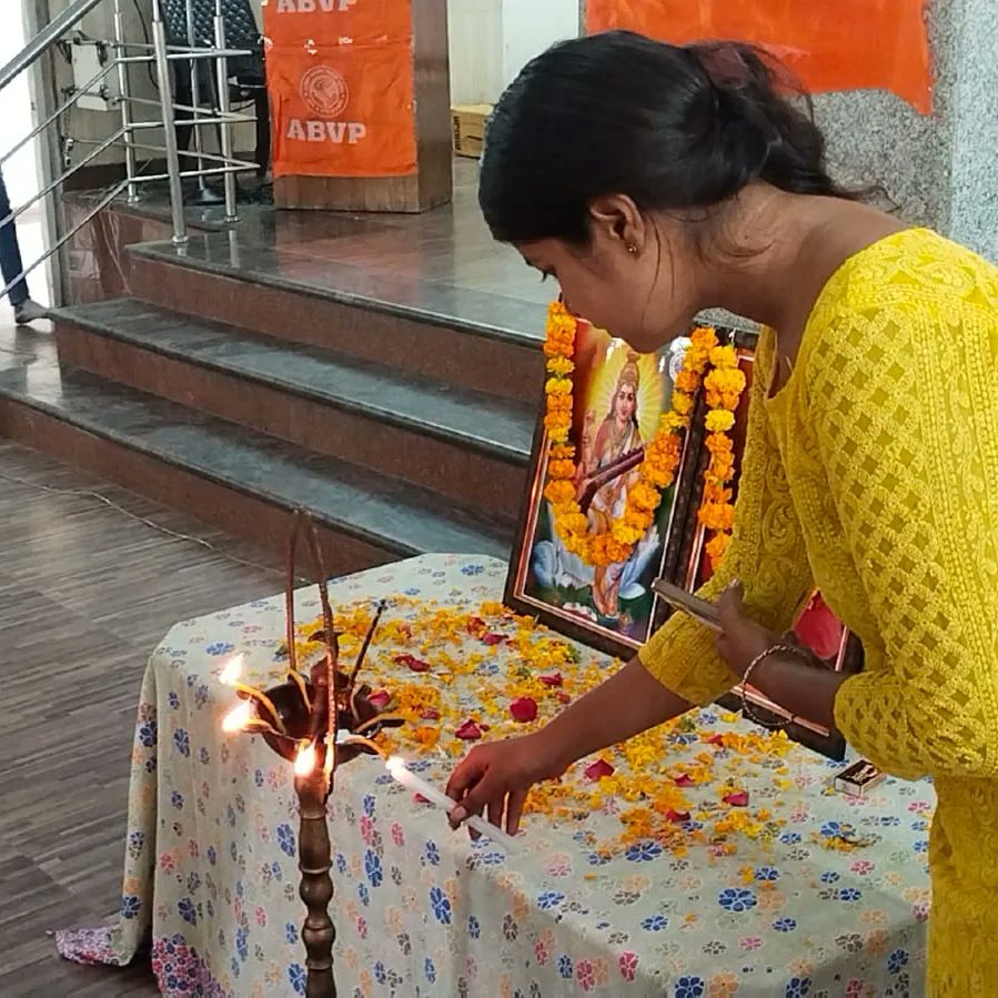 gaytri_rathaur's tweet photo. #NationalStudentsDay एवं अखिल भारतीय विद्यार्थी परिषद के 75वें स्थापना दिवस पर फरीदाबाद जिले के दो प्रमुख स्थानों पर हुए कार्यक्रम में प्रतिमा सम्मान समारोह, शोभा यात्रा नगर कार्य���ारिणी की घोषणा एवं बल्लभगढ़ नगर में नागरिक अभिनंदन कार्यक्रम किया गया। 

 #ABVP75
 #HaryanaAbvp https://t.co/9xb9zE6Ohh