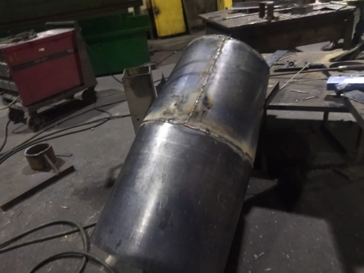 VENALUM_CVG's tweet photo. #Entérate || La clase trabajadora de CVG Venalum, realiza trabajos de soldaduras en cilindros sintetizados para hornos de inducción del área envarillado.

#PorAmorALaPatria 
#PuroAluminioVenezolano
@CVG_Oficial 
@burrundangac 
@delcyrodriguezv 
@Hectorsilvavzla https://t.co/prMWFCSfGh