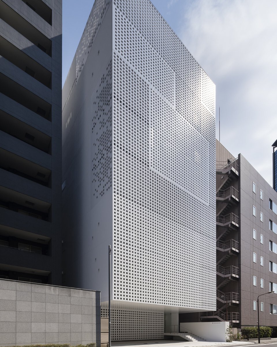 Nestled amidst urban clamor, this office space by Takenaka Corporation unfolds hidden nature. 

⁠Read more about this project on our website at architectureprize.com