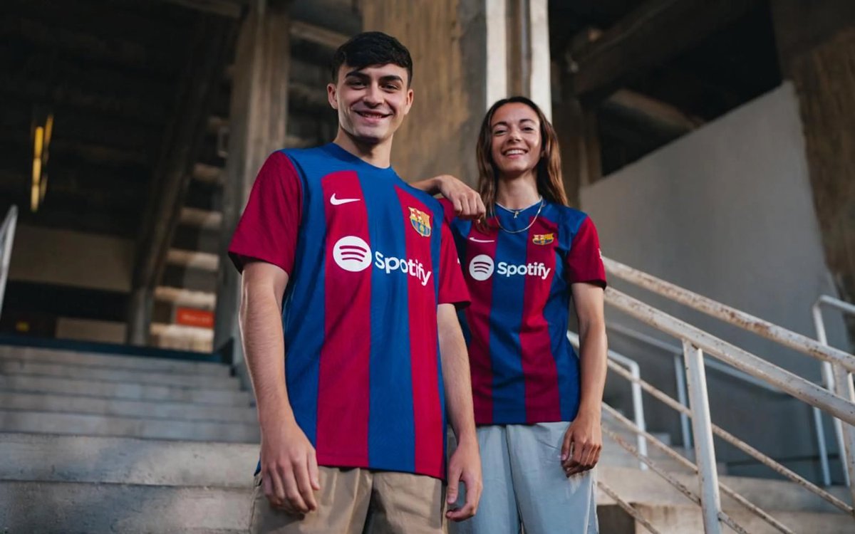 🚨 We're teaming up with @KickWearFC to give away a Barcelona jersey. To have a chance of winning: - Follow @barcacentre and @KickWearFC - RT this tweet The winner will be announced on Monday, July 17th. Good luck! 🍀