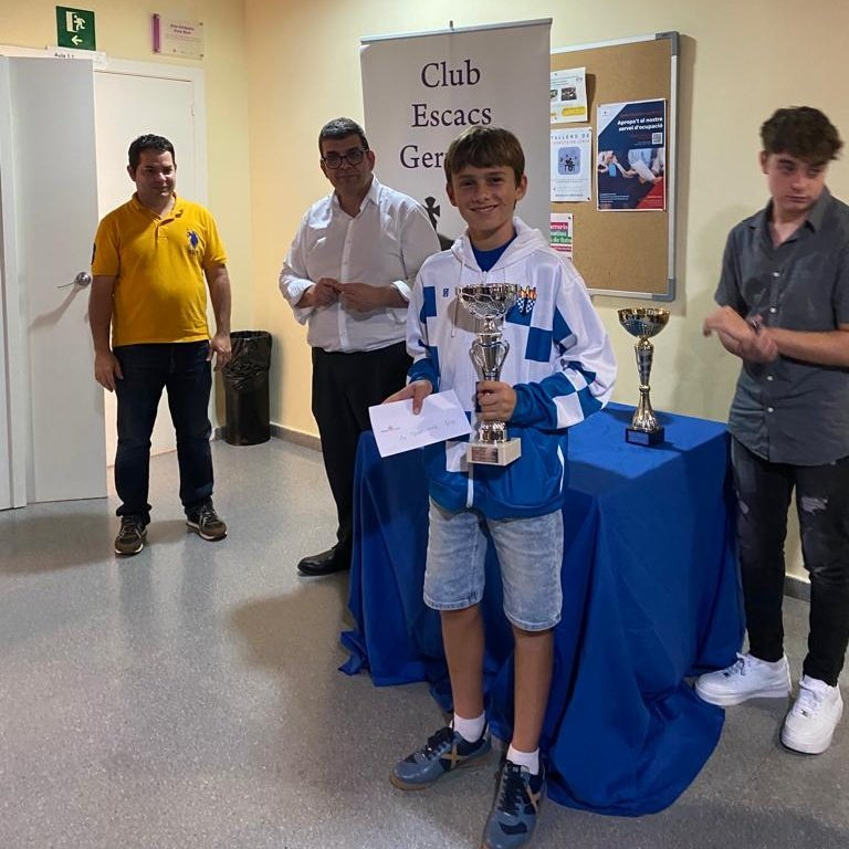 Club Escacs Gerunda (@escacsgerunda) on Twitter photo Superar la barrera dels 2000 punts d'elo català és una fita que fa il·lusió als jugadors joves (i no tant joves). Enhorabona, Marc!
Ràpidament cal aixecar el llistó amb nous reptes!
#EscacsEdats #EscacsGerunda
<a href="/kimmallor/">Joaquim Mallorqui</a> Superar la barrera dels 2000 punts d'elo català és una fita que fa il·lusió als jugadors joves (i no tant joves). Enhorabona, Marc!
Ràpidament cal aixecar el llistó amb nous reptes!
#EscacsEdats #EscacsGerunda
<a href="/kimmallor/">Joaquim Mallorqui</a>