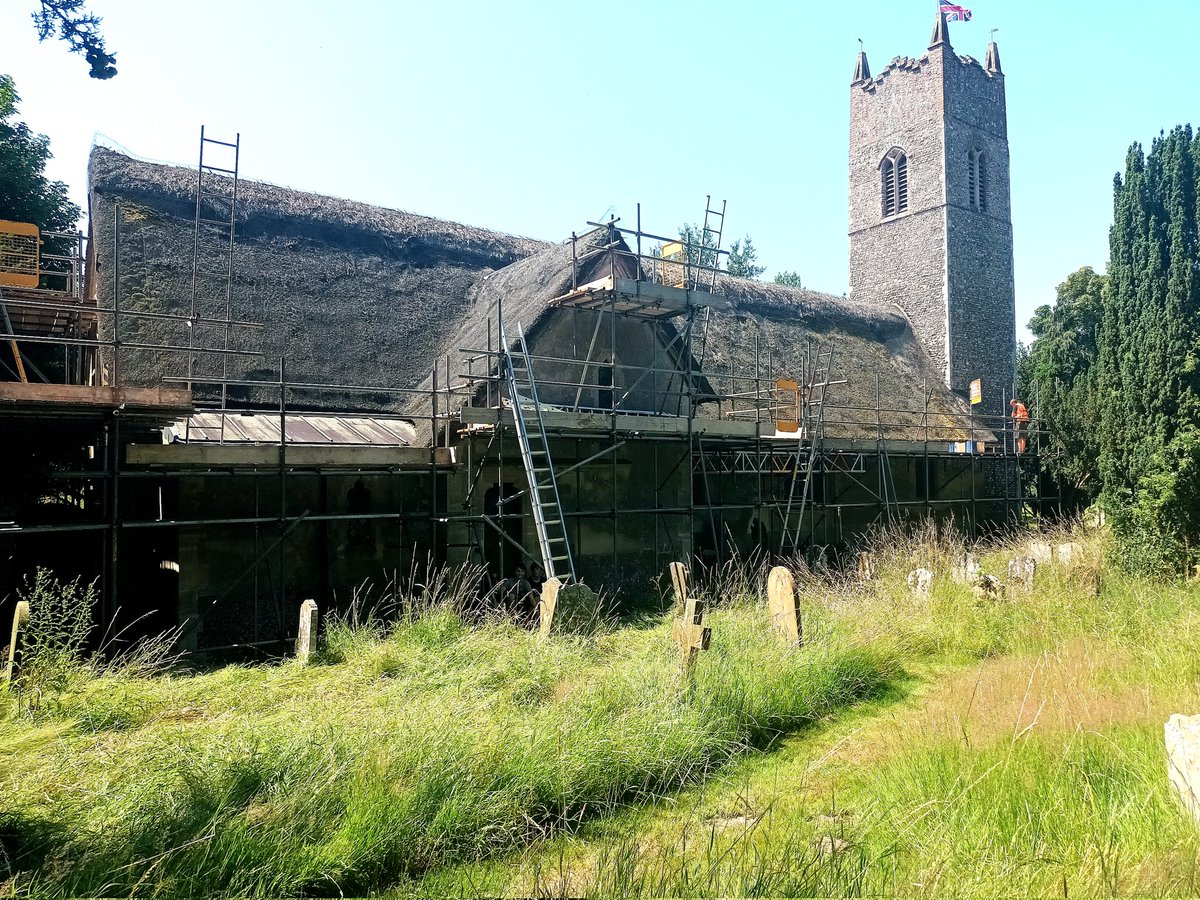 I've thatched many types of buildings, but my favourite are churches, and the thatched church is an East Anglian speciality.

I started here today..last thatched in 1954, and before that in 1880.
A privilege to be part of such a lineage.

It's a big roof...I may be some time.
