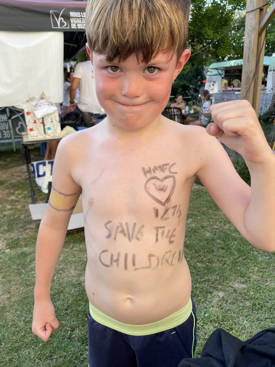 Interesting choice of face paint on french summer holidays! <a href="/JamTarts/">Heart of Midlothian FC</a> @Shankland_25