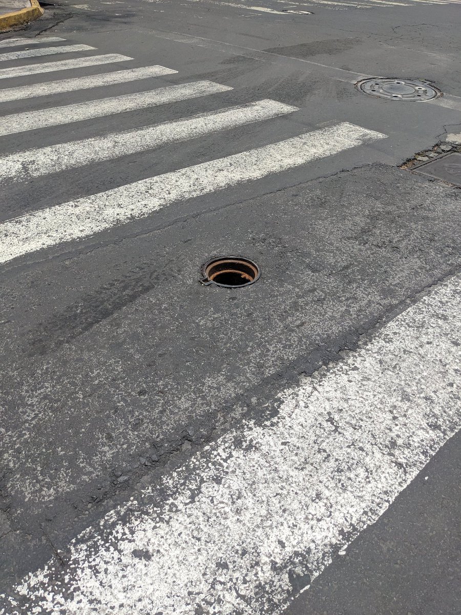 chairicode's tweet photo. @AlcCuauhtemocMx Hola! Parece que se robaron la tapa de un ducto sobre Sabino y Eje 1, en la colonia Santa Maria la Ribera https://t.co/axFIqcjgPf