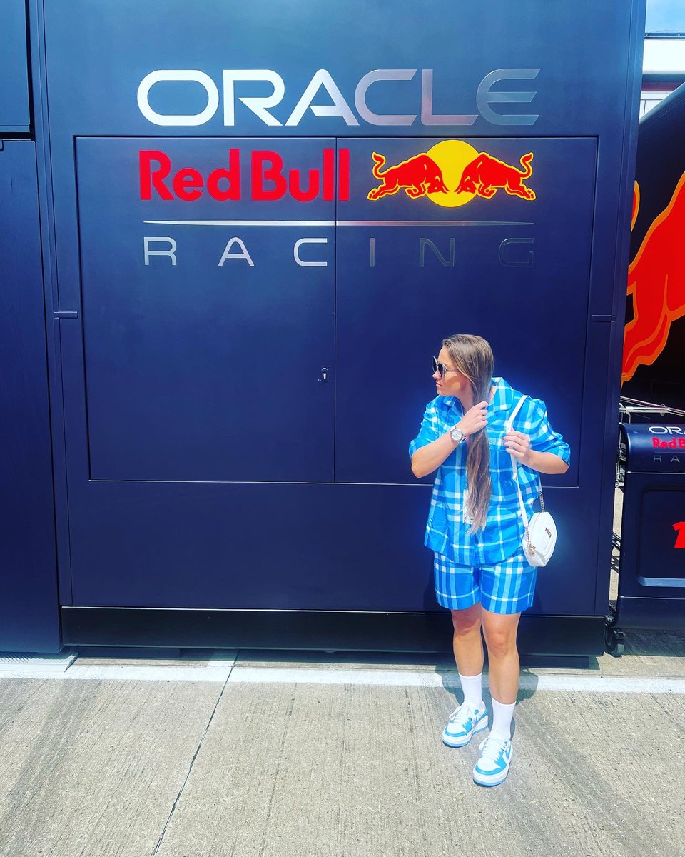 Fran Kirby really did enjoyed her weekend 🎾🏎️
#wimbledon x #BritishGrandPrix