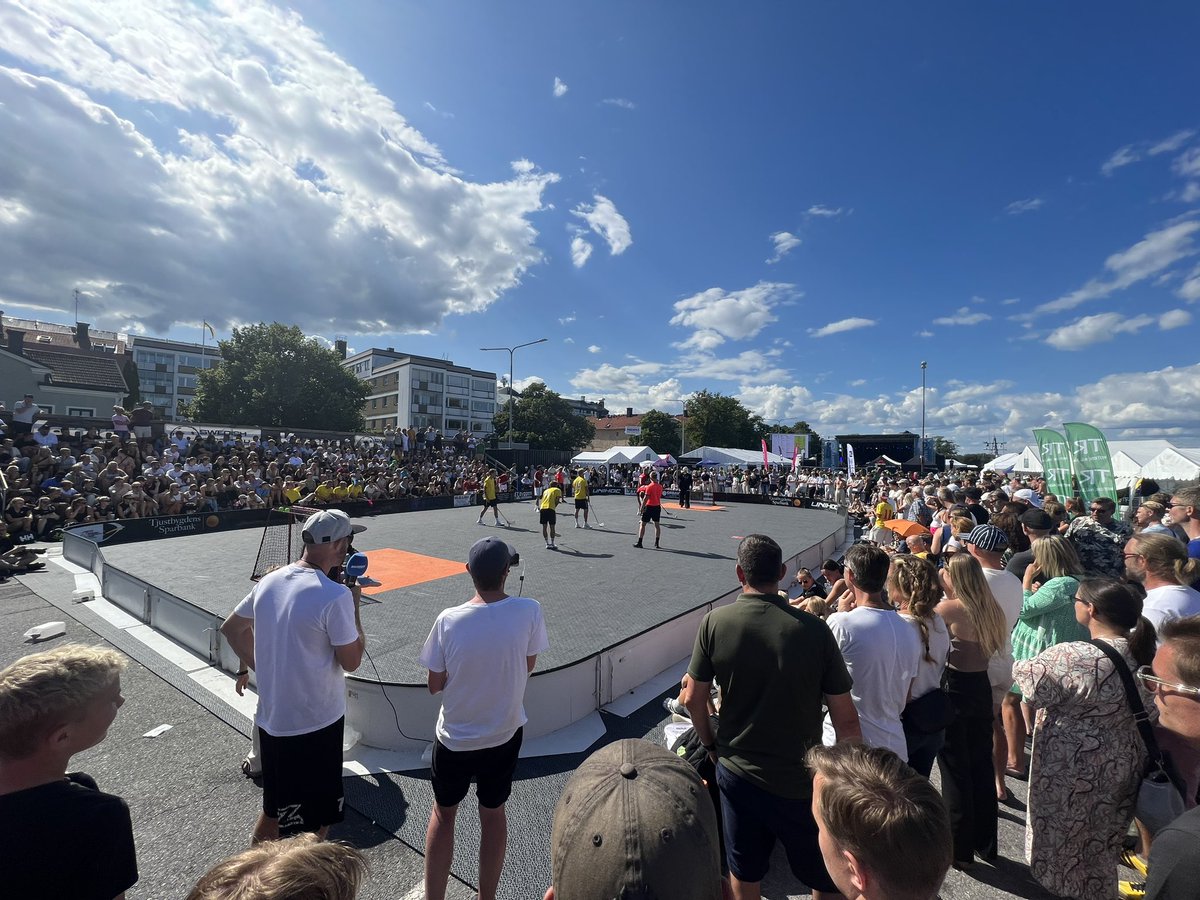 Bygga grupp fredag kväll - lyfta bucklor lördagar 🏆

Tack Västervik,tack coach @Antonj211 som lät mig briljera som forward (och varsågod 😘)tack för att jag inte kan gå idag och stort tack att jag blev uppfostrad att älska att vinna 🎡

Tack alla inblandade🫶🏼

@JACTmanagement