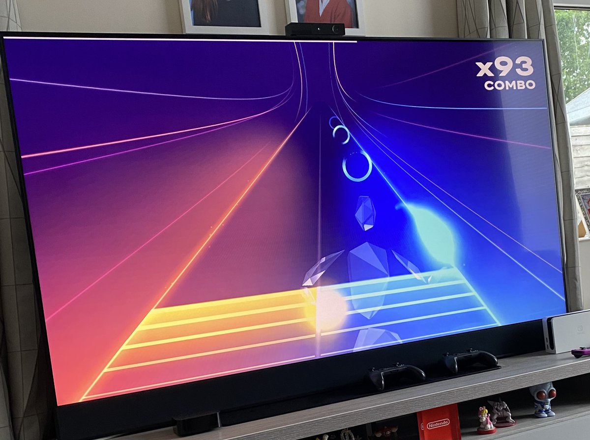 #Starri on the <a href="/sky/">sky</a> Live is looking good on the Large #Skyglass and is definitely a hit in this household!
#SkyLive