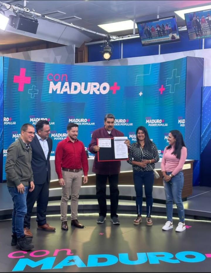 #10Jul | 🇻🇪 📢 ¡ ETIQUETA DEL DÍA! ▶️

#PorAmorALaPatria

¡Con bloqueo o sin bloqueo, con Nicolás Maduro,  vamos pa'lante!