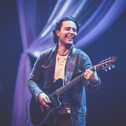 This Friday at 7pm, multi-award winning pop/jazz/world/fusion artist Rob Tardik will be performing On the Verandah of Benares Historic House! Bring a lawn chair or blanket and enjoy some music outdoors 👏🎸🎵  

More Info: bit.ly/3INsCZs

<a href="/FOMMississauga/">FOM</a> <a href="/SaugaCulture/">Mississauga Culture</a>