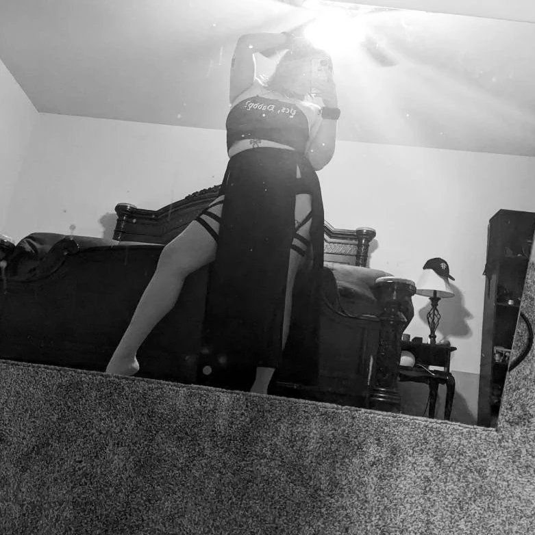 MerKitty922's tweet photo. Wanna see this strip tease dance? You know what to do....😈

My naughty page is waiting for you 😘

https://t.co/c7adA1Dn1D

#striptease #Dancer #Dancing #findyourpassion #sexy #Dance #onlyfans #onlyfansgirl #onlyfansbabe #altgirl #emogirl #tattoo #womenwithtats https://t.co/bxHXhvw16n