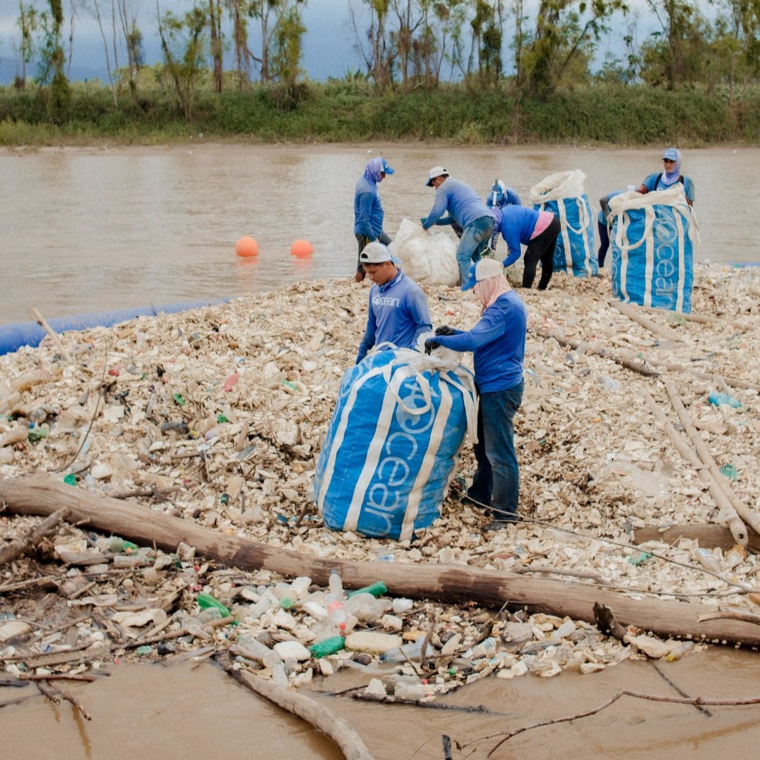 By the looks of it, we'd say our boom system in Guatemala is working... how about you?

In just a week's time, all of the trash seen here flowed down the Rio Motagua and was captured in our boom.

Have any questions about this new project? Ask away ⬇️