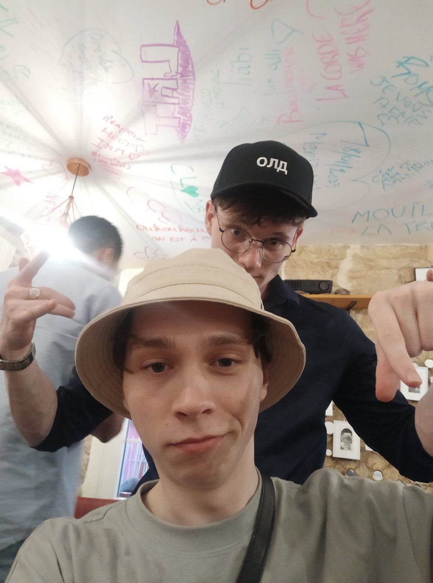 HideSpikes's tweet image. It still feels surreal to me that streamers have legs

Had the time of my life, would do again, 10/10, 5 stars, would recommend. 
Much love to everyone who's been around ❤️
It was really special for a little man like me to get out of my room and be so welcomed.
Until next time 👀