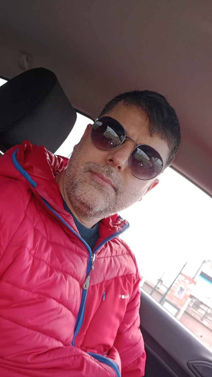 RobertoAceto3's tweet photo. Buenas gafas metí... saludos.. https://t.co/dzeuOZphgC