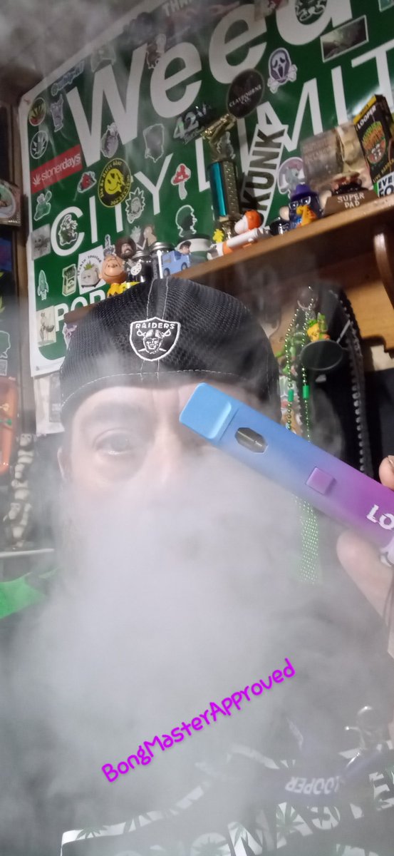 HotRob420's tweet photo. @thelooperverse With some @thelooperverse #papayapunch #Diamond #LiveBadder #disposablevape I #love it ๐คก๐ฅ๐๐จ๐ค https://t.co/heQFg4mNKF