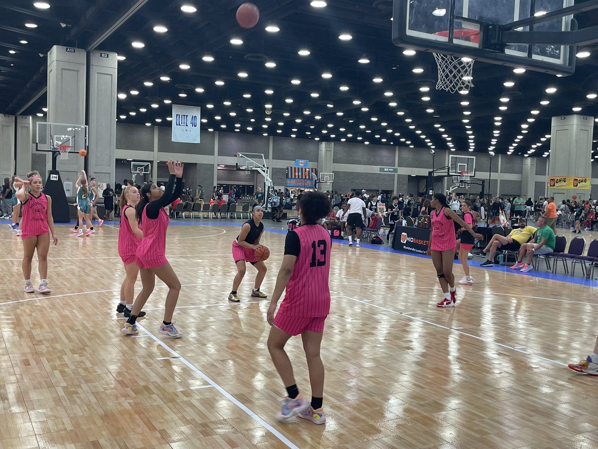 Next up is a look at the @EWA_Basketball 17U from the KC area. @TFNsRun4Roses