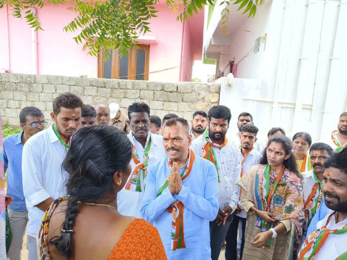 ankshathumkunta's tweet photo. తేది: 10/07/2023
సోమవారం రోజున,

గజ్వేల్ ఆత్మగౌరవ యాత్ర

DAY-1 మనోహరాబాద్ మండల, కళ్ళకల్ 
గ్రామం.

#thumkuntanarsareddy #telangnayouthcongress #GajwelAtmagowravayatra https://t.co/xVRlKvunIy