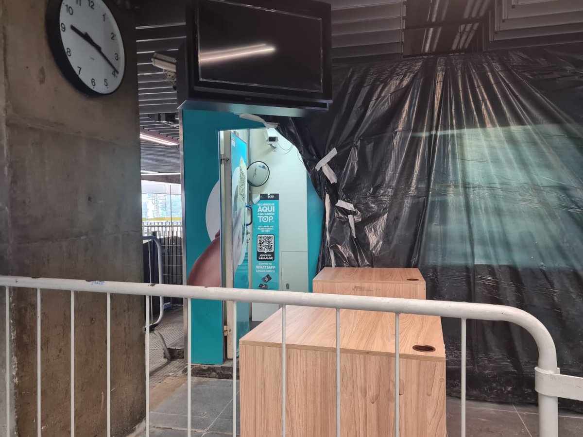 CamilaRDLisboa's tweet image. Se você tem só 5 reais pra comprar um bilhete na estação Belém, você não embarca! 

É isso mesmo que você leu. Você tem o dinheiro da passagem, mas não consegue comprar o bilhete! 

Segue o 🧶pra entender esse absurdo!