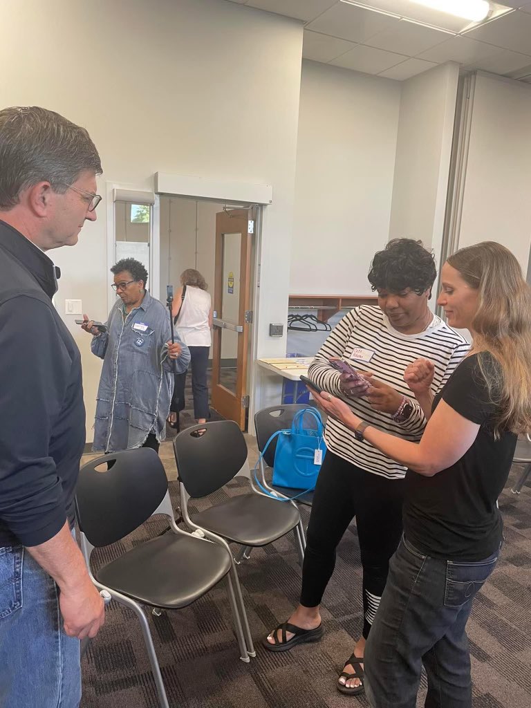 CeeCreateChange's tweet image. I loved having the chance to speak with Rep. Brad Schneider at his town hall in McHenry, hosted by @indivisiblenwil!