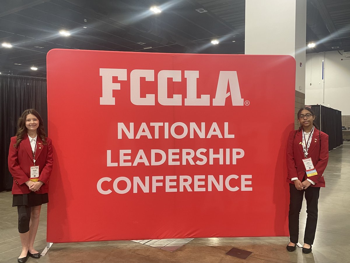 Davis_Falcons's tweet image. Congratulations to Lillian Moore and Ella Alim-Sukram for competing in the FCCLA National Leadership Conference last week!  Lily received silver in her competion and Ella received silver and placed in the top 10 in the country in her category! Way to go! #proudtobeafalcon!