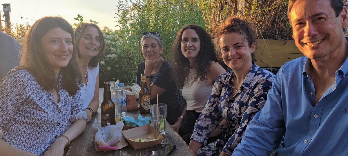 French glial cell happy hour in Berlin ,🙃