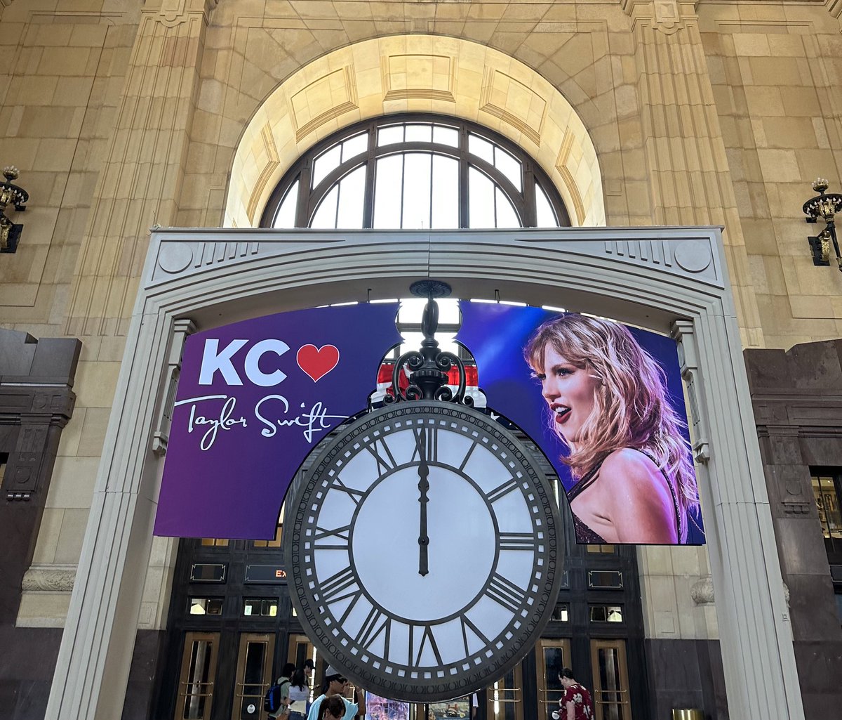 JusticeHorn_'s tweet photo. I just got off my train at Union Station and all the #ErasTourKC stuff is still up lol 

Maybe I fan girled a little bit when I saw it… https://t.co/7m744pzsg2