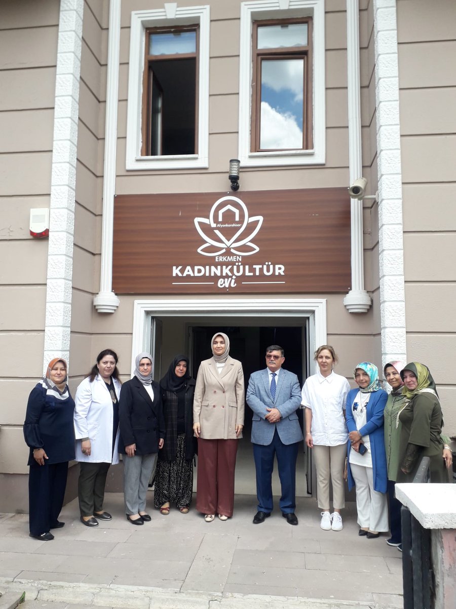 ErkmenEvi's tweet photo. Sayın Valimiz Doç. Dr. Kübra Güran YİĞİTBAŞI Erkmen Kadın Kültür Evimizi ziyaret ederek aktif olan kurslar ve yapılan faaliyetler hakkında incelemelerde bulundu. @kubrayigitbasi @AfyonValiligi @memduhkus @afyonkulturevi @erkmen_koop https://t.co/CoQ4uCWBm9