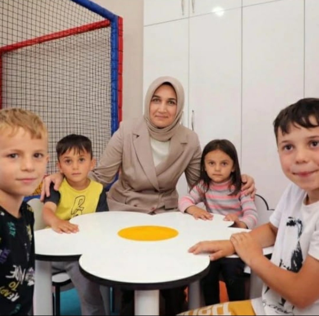 ErkmenEvi's tweet photo. Sayın Valimiz Doç. Dr. Kübra Güran YİĞİTBAŞI Erkmen Kadın Kültür Evimizi ziyaret ederek aktif olan kurslar ve yapılan faaliyetler hakkında incelemelerde bulundu. @kubrayigitbasi @AfyonValiligi @memduhkus @afyonkulturevi @erkmen_koop https://t.co/CoQ4uCWBm9