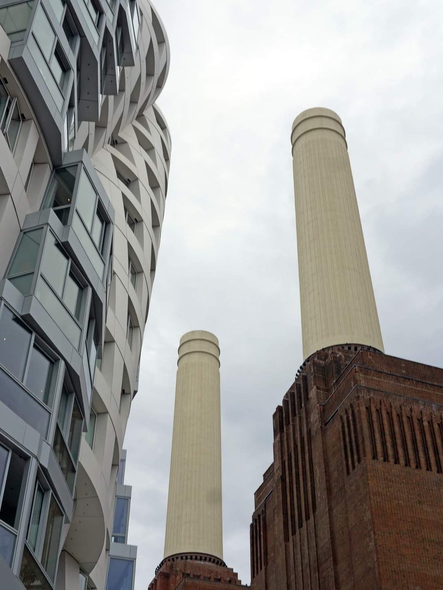 SamueleMollo's tweet photo. We would zigzag our way through the boredom and pain
Occasionally glancing up through the rain
Wondering which of the buggers to blame
And watching for pigs on the wing

#pinkfloyd #animals #batterseapowerstation #london #samuelemolloph #reportage #wanderlust https://t.co/uNEZjCY5QK