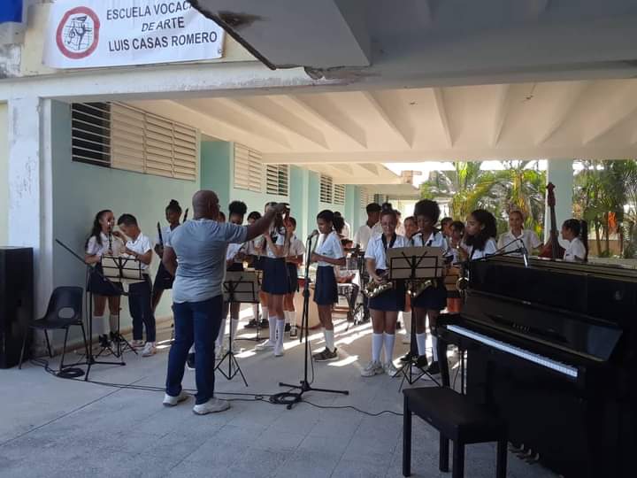 En la mañana de hoy se realizó en la Escuela Elemental de Arte "Luis Casas Romero" de la provincia de #Camagüey, el acto de Graduación de los estudiantes de 6to y 9no grado, así como la finalización del curso escolar. #CubaEsCultura 
#ElArteDeEnseñarElArte