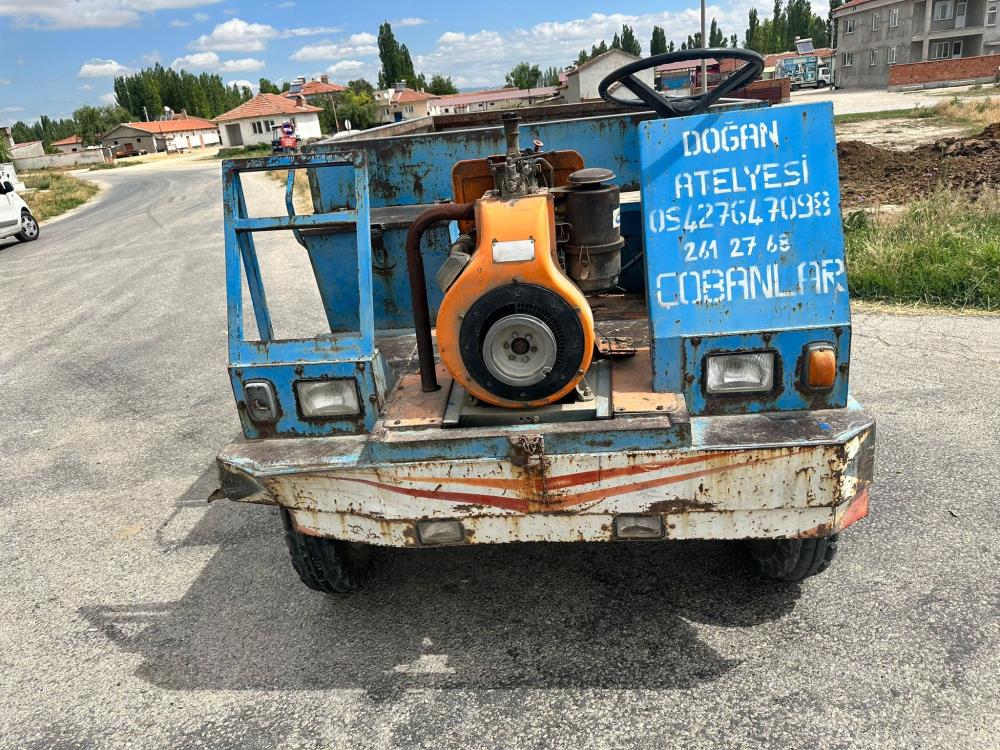 Afyonkarahisar'da patpat olarak bilinen araç, yerli otomobil TOGG ile çarpıştı.